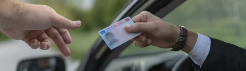 Carnet de conducir europeo: conducir desde los 17 años (con acompañante) y todas las novedades